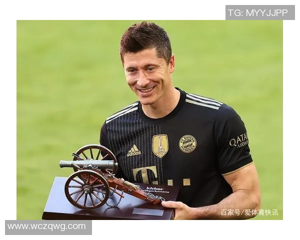 莱万：从足坛巨星到传奇前锋的成长之路与辉煌成就解析