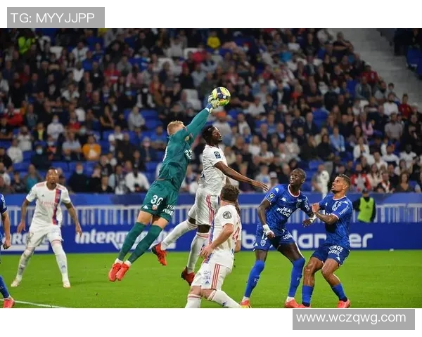 法乙激战洛里昂与朗斯争夺三分之战精彩回顾与分析