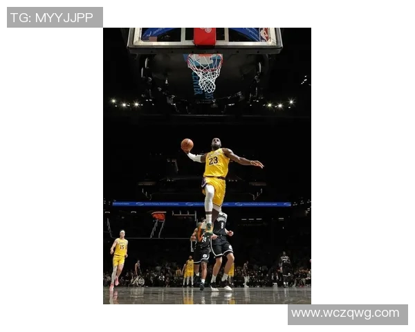 詹姆斯在对阵篮网的比赛中狂砍49分展现超强实力引发球迷热议 詹姆斯在对阵篮网的比赛中狂砍49分展现超强实力引发球迷热议